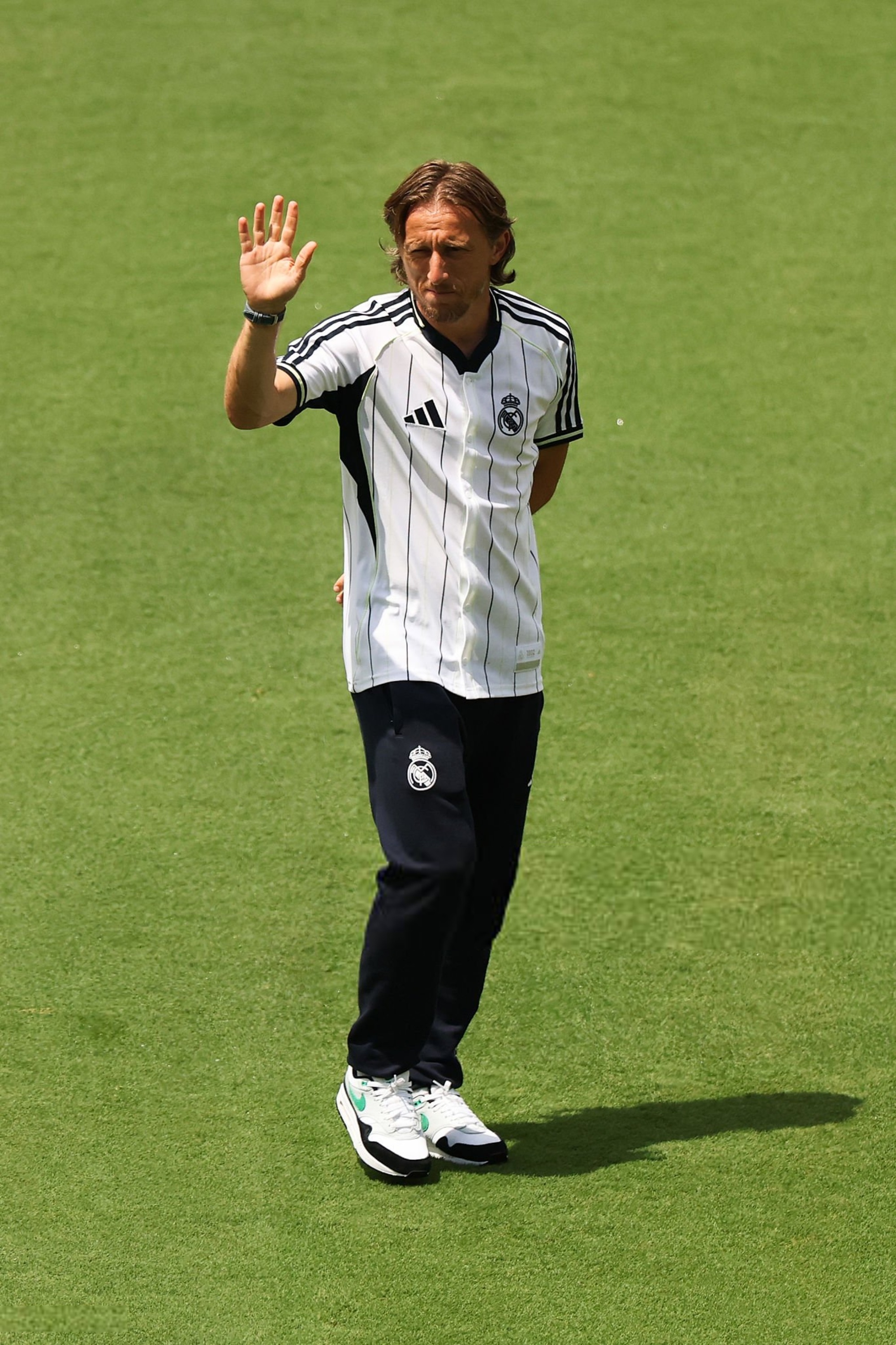 华体会-包含巴黎圣日耳曼险胜AC米兰，莫德里奇补时绝平德甲的词条  第1张