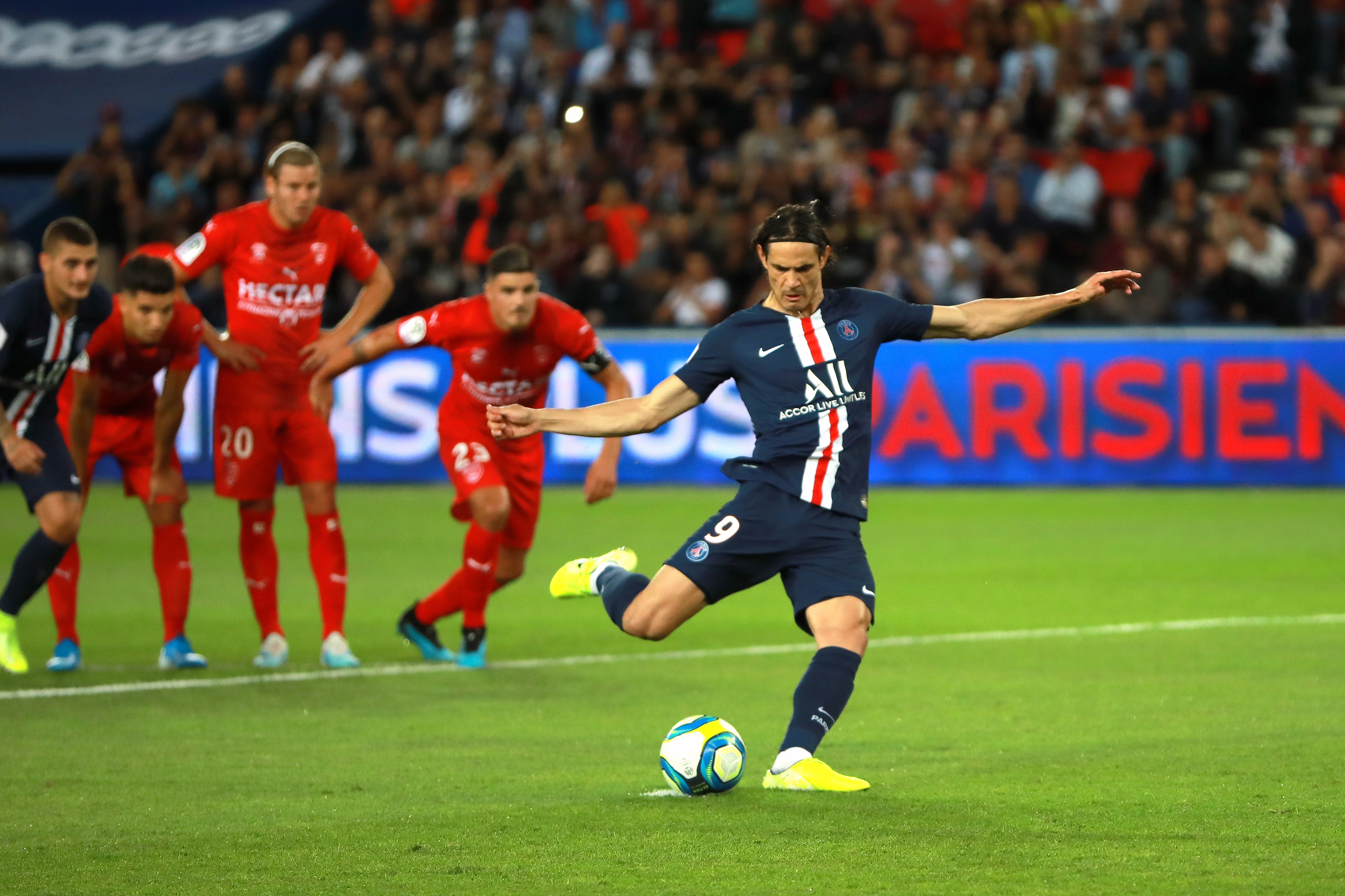 华体会-关于巴黎圣日耳曼险胜皇马，卡瓦尼乌龙送礼欧冠的信息  第2张