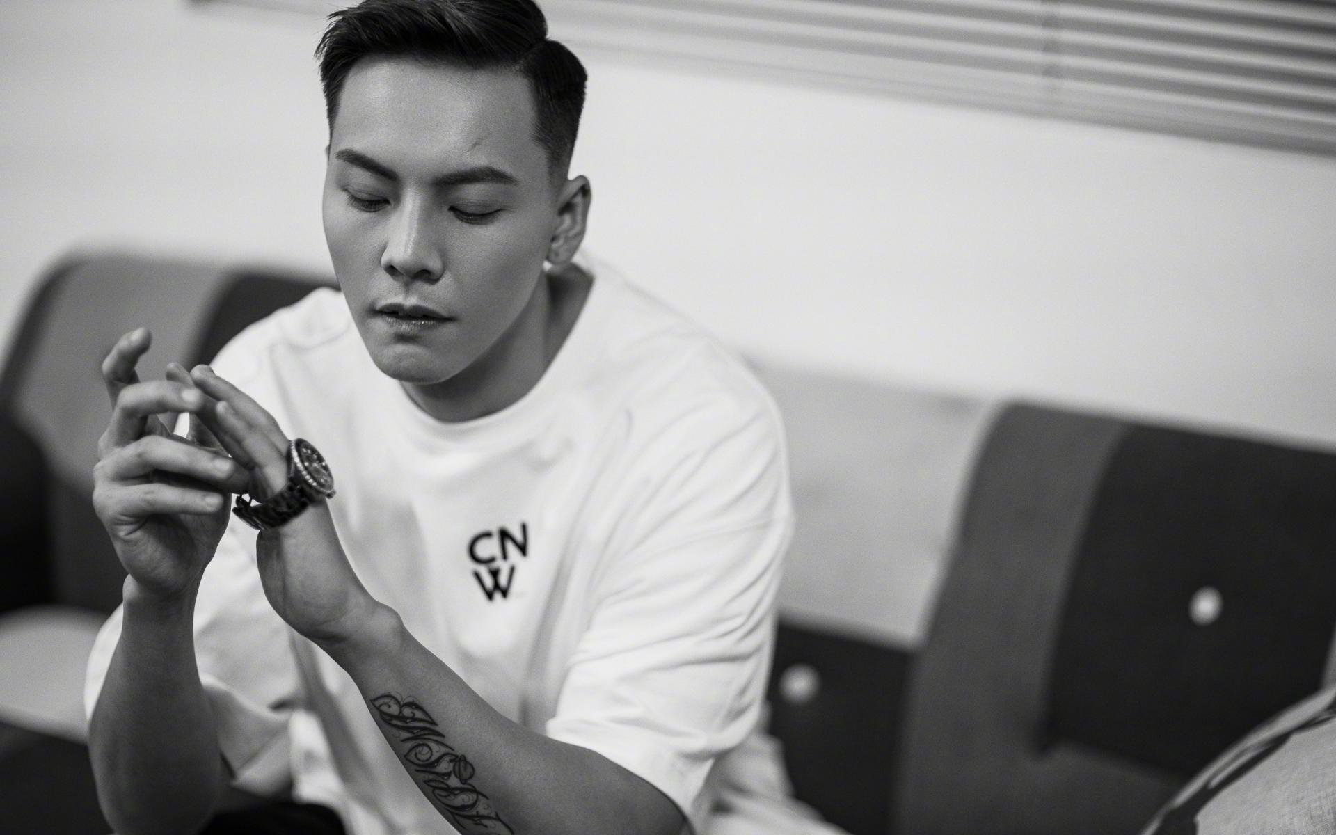 华体会登录-掘金强势击败76人,米切尔在全球排名战中独领风骚,体育史上的独特双重奏 第1张 华体会登录-掘金强势击败76人,米切尔在全球排名战中独领风骚,体育史上的独特双重奏 第1张